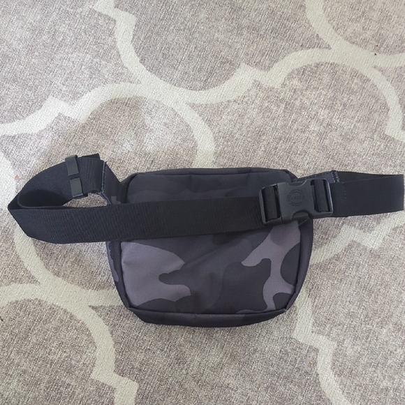 Herschel Supply Company Black Camo Men's Bag - Picture 4 of 5